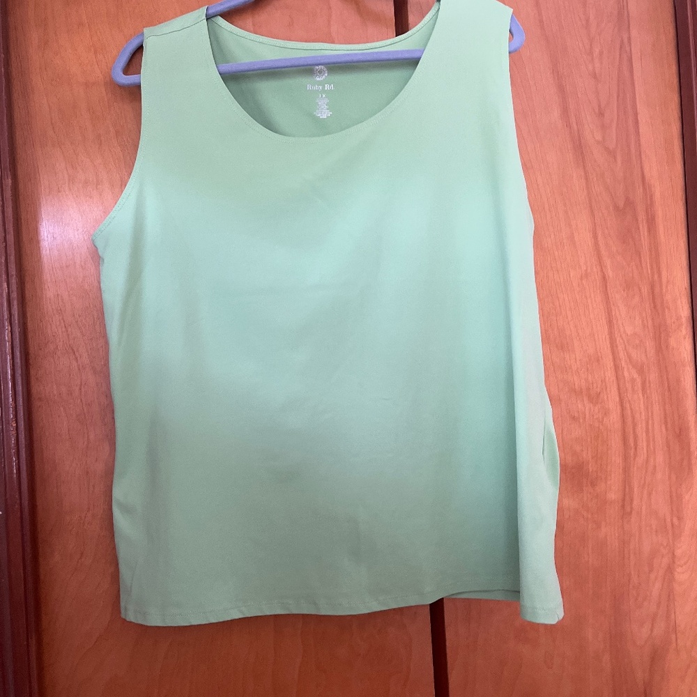 Green sleeveless top 1X